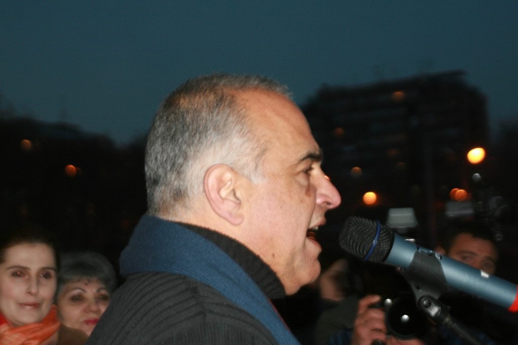 Raffi Hovannisian addresses the crowd at Freedom Square in Yerevan on Feb. 22. (Photo by Khatchig Mouradian, The Armenian Weekly)