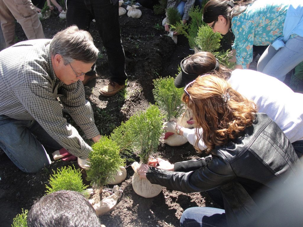 U.S. Ambassador John Heffern and Armenian Volunteer Corps (AVC) joined ATP and students from Jrahovit School to plant one tree for every employee of the U.S. Embassy in Yerevan on Earth Day