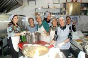 Volunteers preparing food in Aleppo