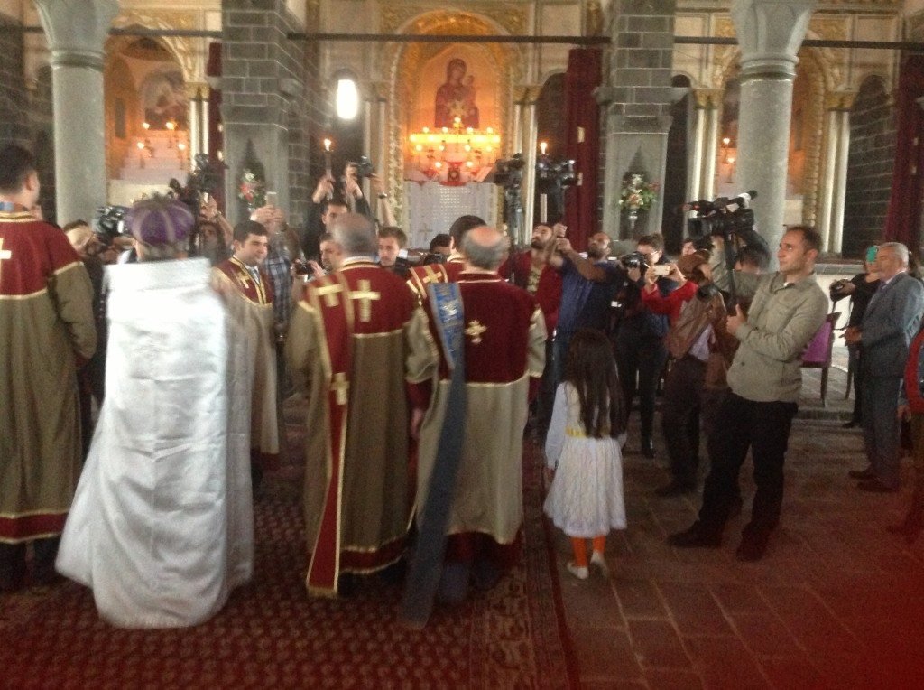 A scene from Easter Mass led by Der Kevork Çınaryan.  (Photo by Guisor Akkum, The Armenian Weekly)