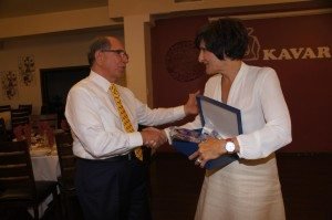 The co-chair of the Armenian Relief Society of Western USA Regional Executive, Rebecca Berberian, presented Khanjian with a plaque in appreciation of his efforts.