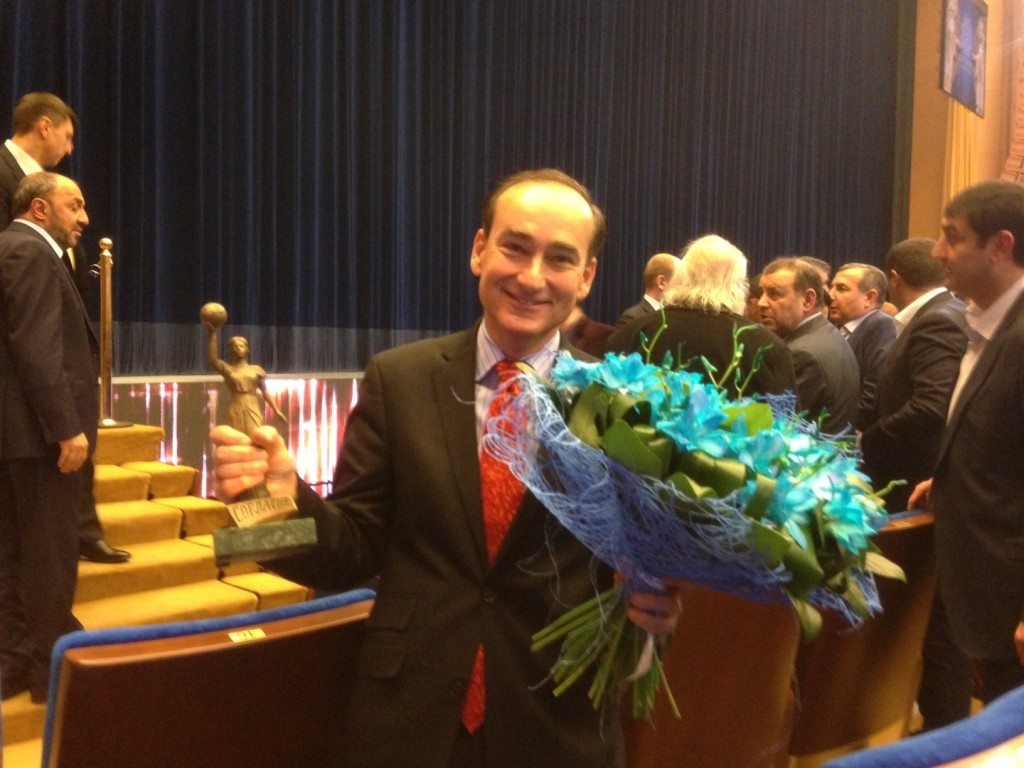 New York Times best-selling author Chris Bohjalian received a Soglasie (Corcord) Award from the World Armenian Congress and Union of Armenians in Russia 