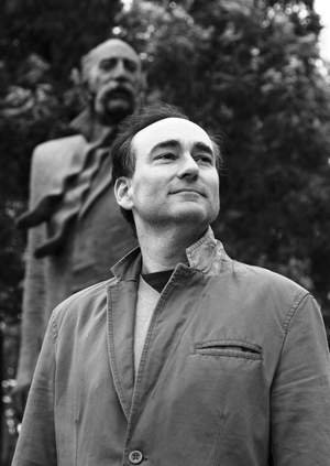Two favorite authors: Chris Bohjalian visiting statue of William Saroyan in Yerevan (Photo: Aaron Spagnolo)