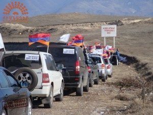 On Jan. 31, police and unidentified men blocked and assaulted around 40 cars traveling from Armenia to NKR on the Goris-Stepanakert highway near Berdzor (photo: preparliament.am)