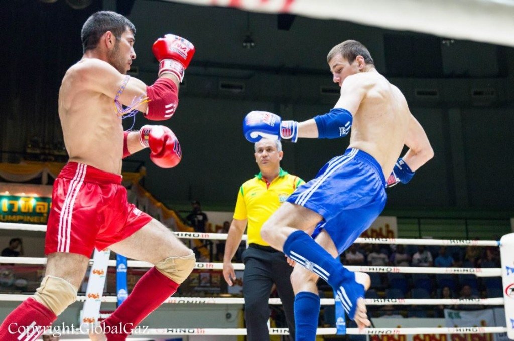Armen (left) in the ring (photo: Ric Gazarian)