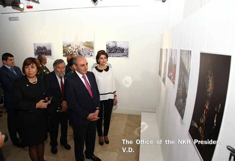 Officials visit the Shushi Arts Center where a photo exhibit titled “From Shushi to Shushi” is on display. (Photo: NKR President's Office)