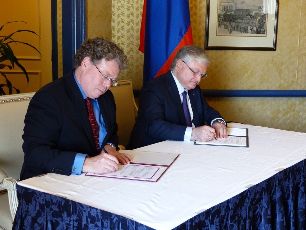 Assistant U.S. Trade Representative Dan Mullaney and Armenia Foreign Minister Edward Nalbandian signing the U.S.-Armenia Trade and Investment Framework Agreement (TIFA)