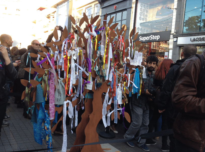 A wishing tree on İstiklal Avenue, where people would write down their wishes or the names of their loved ones on pieces of cloth, and tie it to the tree.
