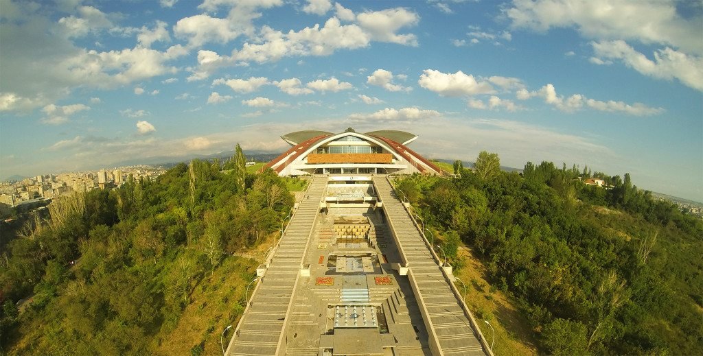Marzahamergayin Hamalir, Yerevan's Convention Hall for Sports and Conferences located by the Tzitzernakaberd Genocide Memorial (Photo: Mosinyan)