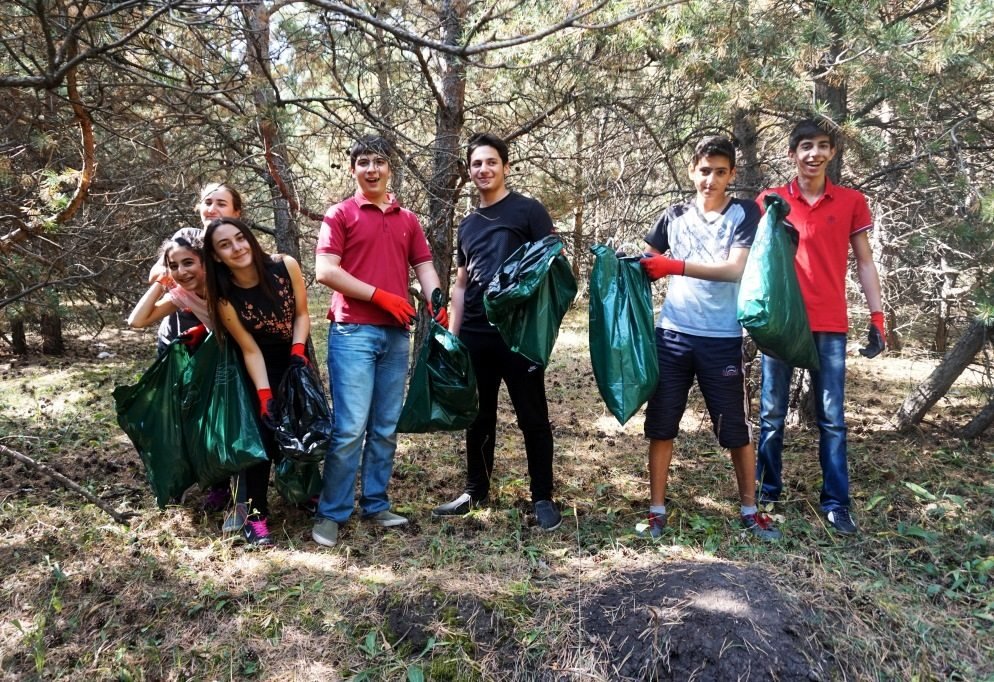 More than 70 volunteers participated in ATP’s cleanup of a grove of pine trees in Mirak Village near Aparan, including students from Nairi Zaryan School No. 130 and the Avedisian School.  