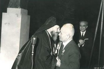 Panian receiving the Mesrob Mashdots Medal from His Holiness Catholicos Khoren II