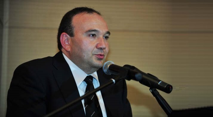 In a discussion held on Oct. 11 in Watertown, former member of the ARF Bureau and former minister of education and sciences of the Republic of Armenia Levon Mkrtchyan said that “the constitution applies to everything in the country, and it should be clear why the ARF is backing the proposed changes to the constitution.”