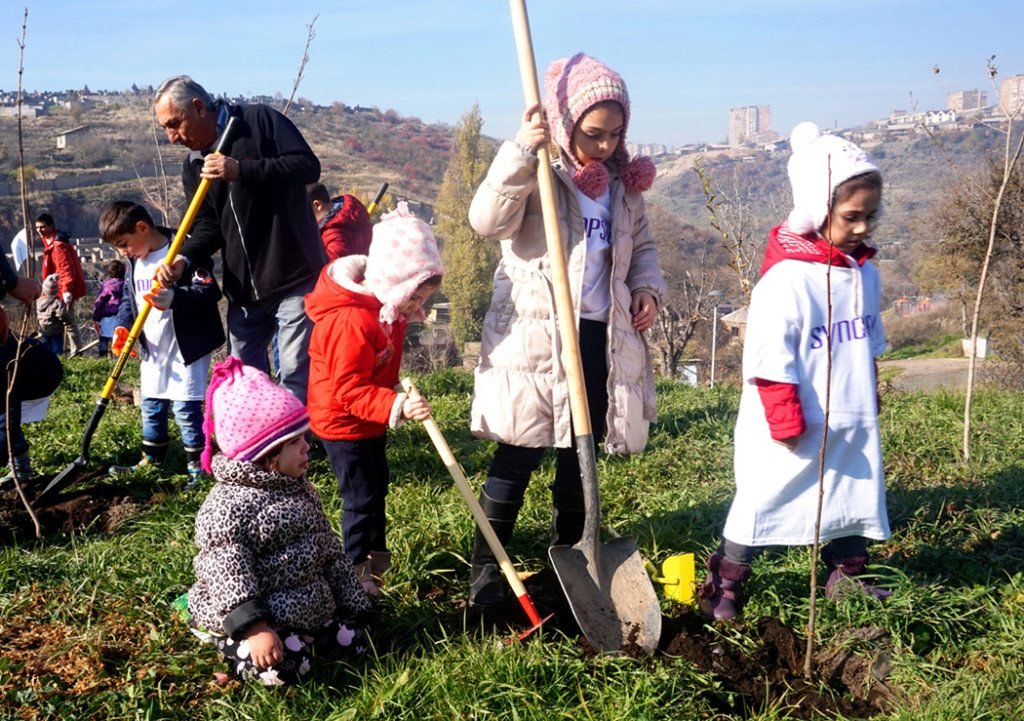 Dozens of ‘Synopsys’ employees and their families joined ATP to plant trees at Yerevan Zoo on Nov. 22.