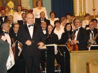 Maestro Konstantin Petrossian is in his element as conductor of the Erevan Choral Society.