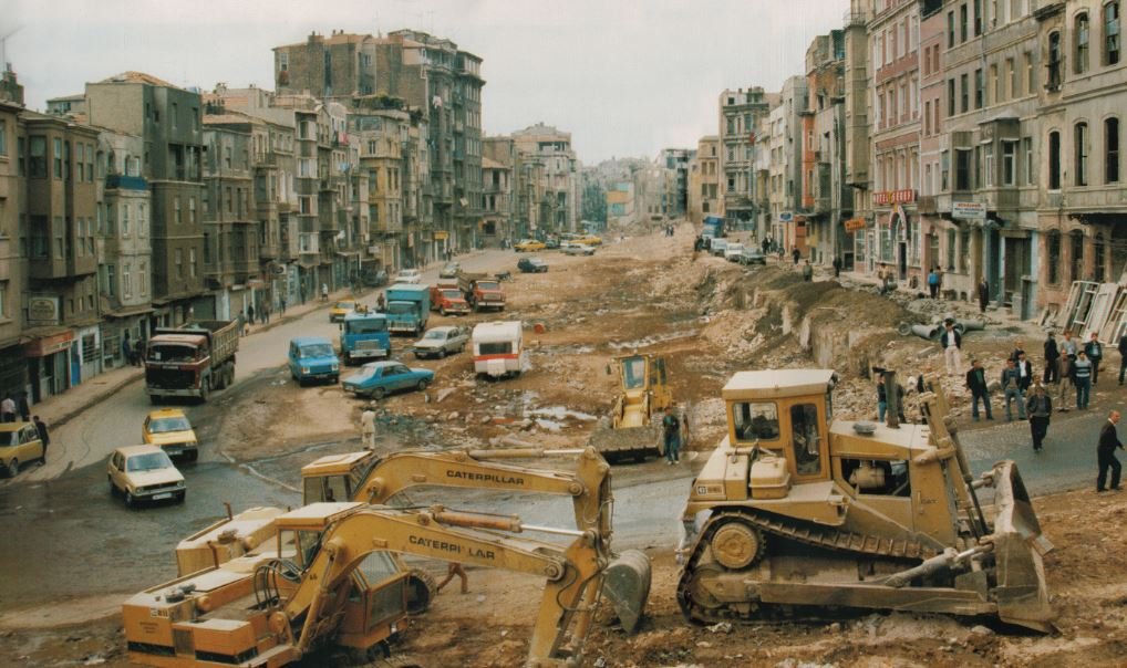 Tarlabaşı Boulevard around 1986 (Photo: Kadir Can)