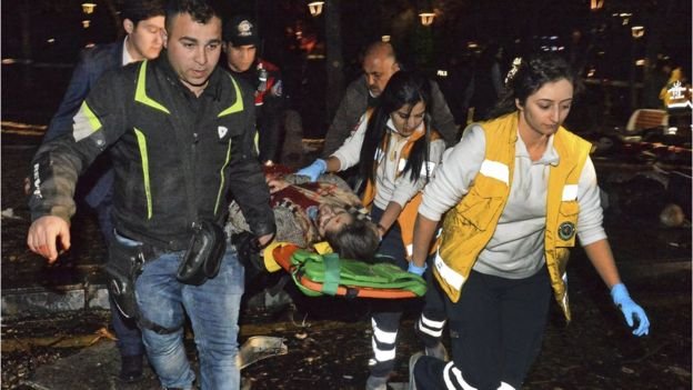 Victims being transported to a nearby hospital (Photo: Selahattin Sonmez)