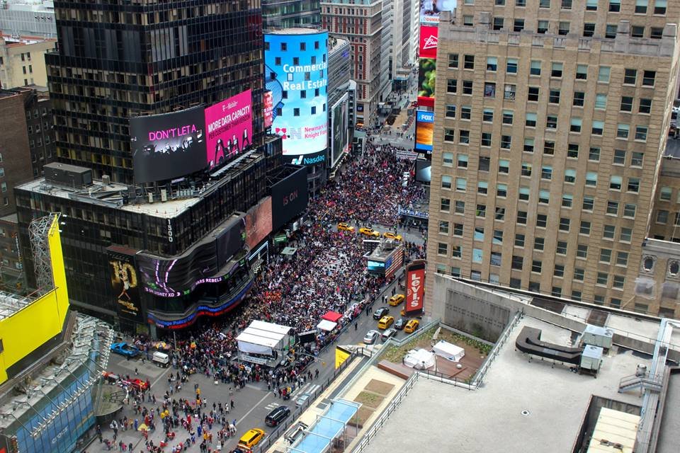 A scene from the commemoration of the Centennial of the Armenian Genocide in Times Square (Photo: Anahid Kaprielian)