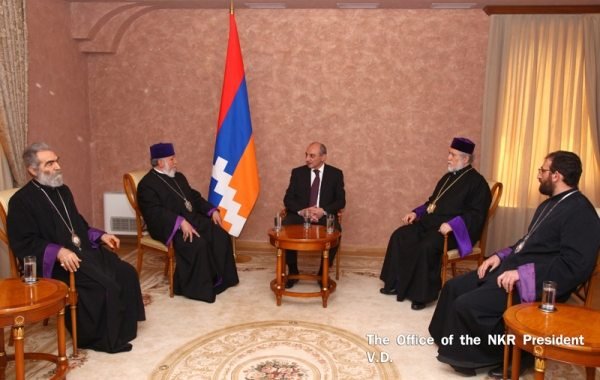 NKR President Bako Sahakyan met with His Holiness Karekin II, the Supreme Patriarch and Catholicos of All Armenians, and His Holiness Aram I, Catholicos of the Holy See of Cilicia, on April 13 in Stepanakert.