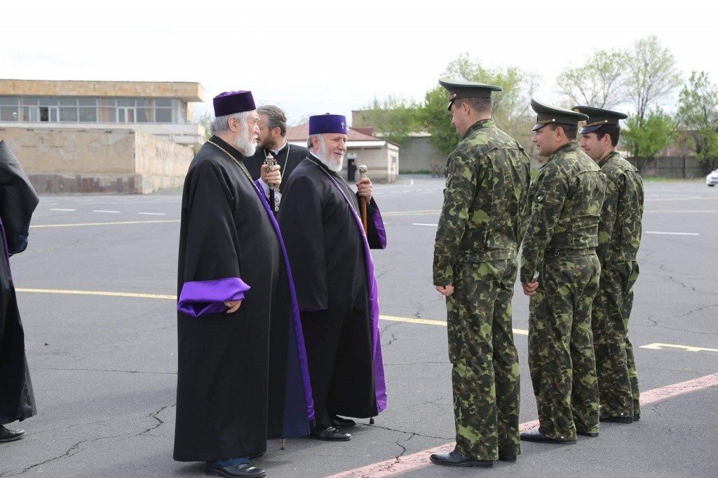 The Catholicoi greeted by servicemen in NKR. (Photo: Catholicosate of the Holy See of Cilicia)