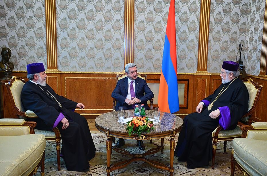 President Sarkisian met with Catholicoi Karekin II and Aram I at Armenia’s Presidential Palace on April 12. 