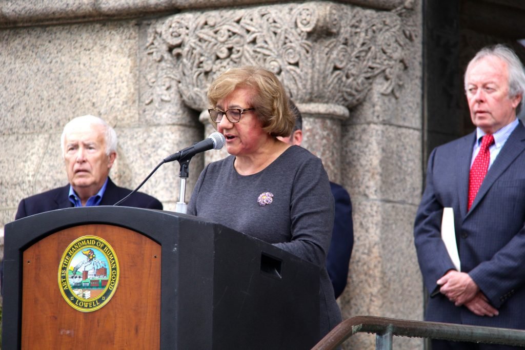 Muriel “Mimi” Parseghian gives her opening remarks as mistress of ceremonies. (Photo: Sona Gevorkian)