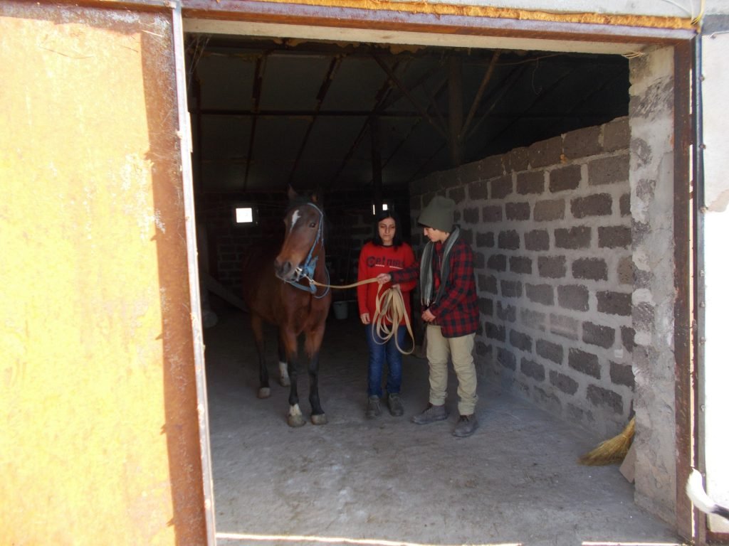 Hasmik and Anna readying the horse (Photo: Lena Tachjian)