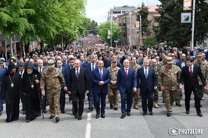 NKR leaders lead a march in Stepanakert on the occasion of the Shushi Liberation, Victory Day, and NKR Defense Army Day on May 9 (Photo: Photolure)