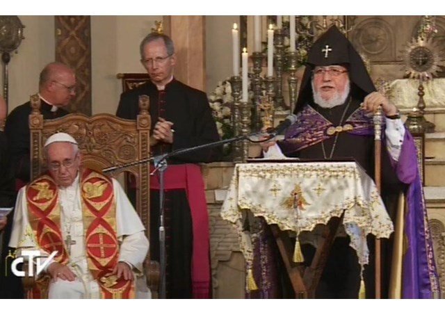 The Pope and Karekin II prayed Psalm 122 at the high altar. 