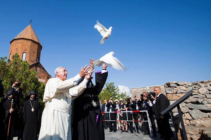 The two patriarchs released two white doves at the Armenia-Turkey border (Photo: AGBU)