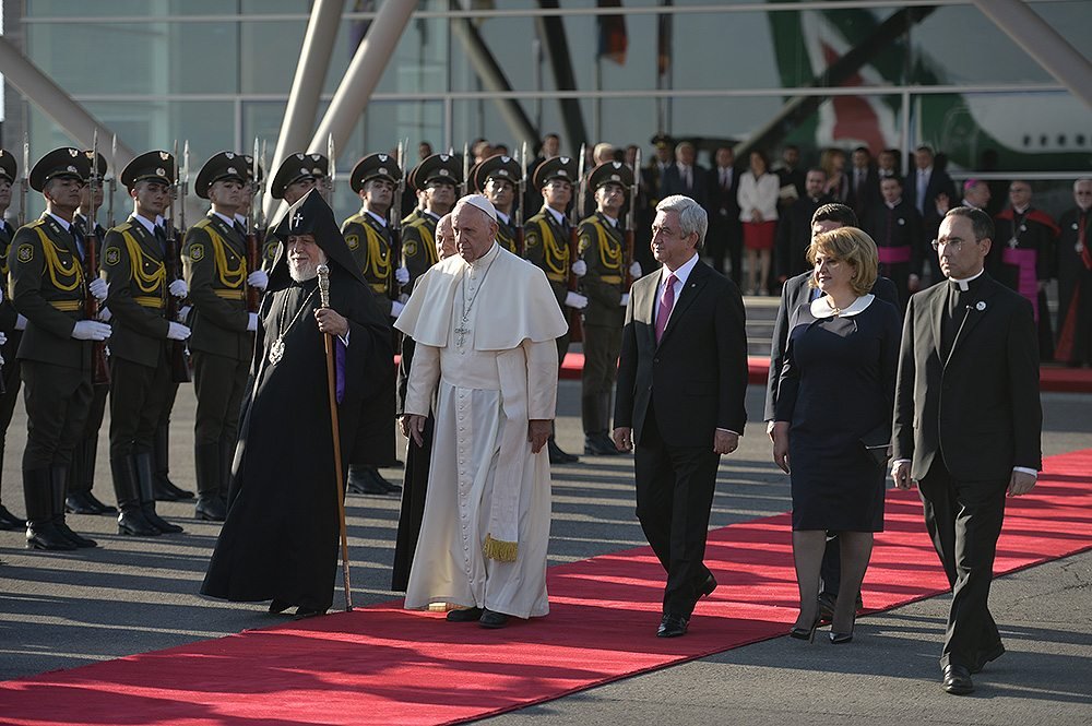 The Pope departed to Rome following a farewell ceremony on the Zvartnots Airport runway (Photo: president.am)