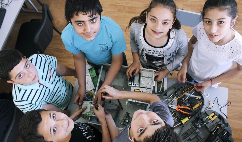 OneArmenia has launched a new campaign to accelerate the development of engineering labs throughout Armenia. The project is called 'Hye Tech Kids,' and its goals are ambitious. (Photo: OneArmenia)