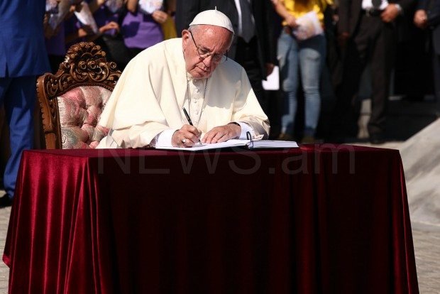Pope Francis writes a message in memory of the victims of the Armenian Genocide (Photo: News.am)