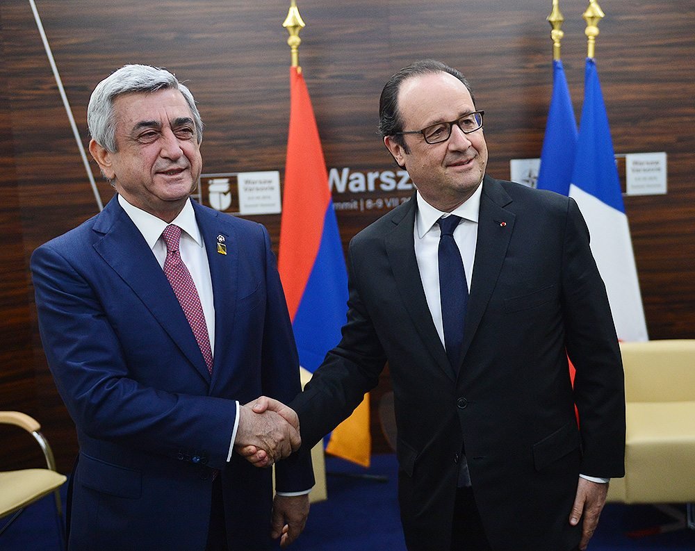 Sarkisian (L) and Hollande (R)