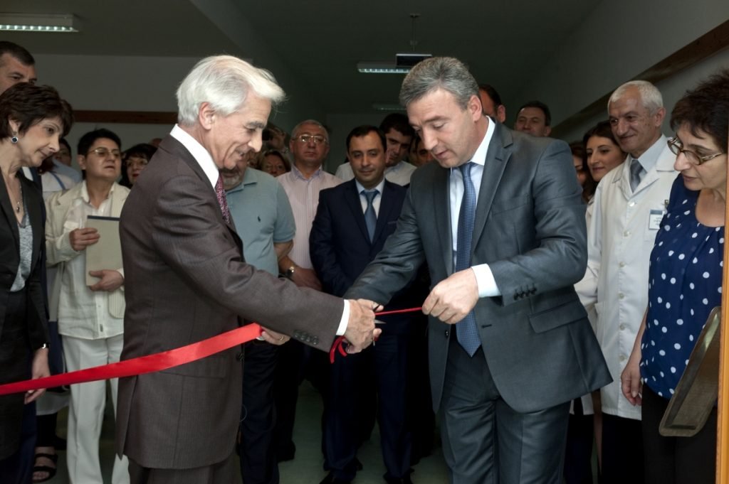 AECP Founder Dr. Roger Ohanesian and Lori Governor Artur Nalbandyan cut the ribbon for the grand opening of the Regional Eye Clinic in Spitak