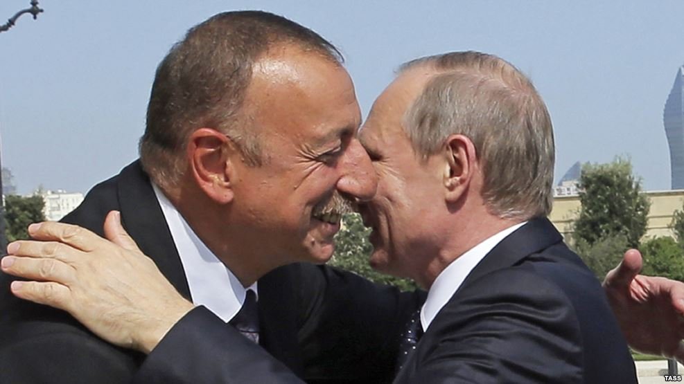 What does the Putin-Aliyev embrace mean for Artsakh? (Photo: TASS)