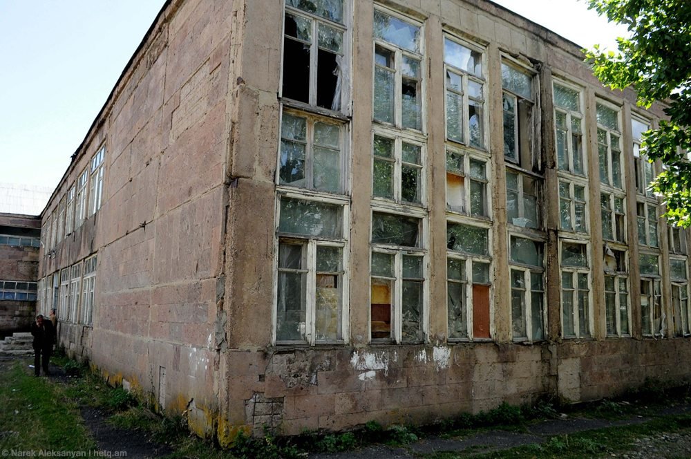 The dilapidated school building (Photo: Narek Aleksanyan/Hetq) 