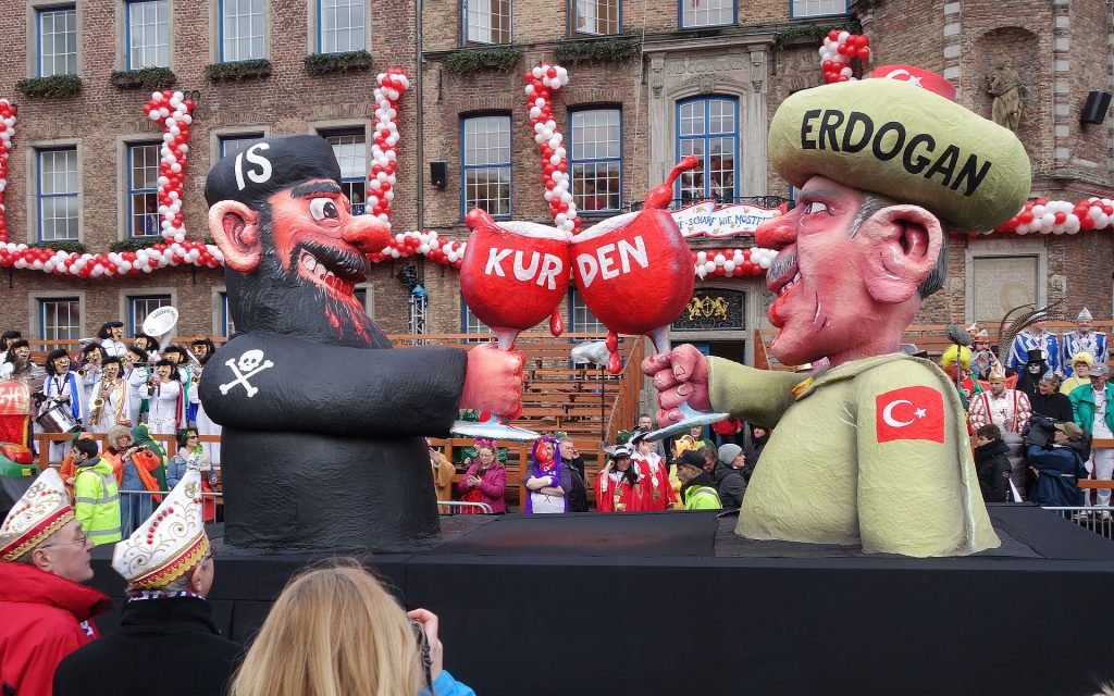 A carnival float depicts Abu Bakr al-Baghdadi and Turkish President Erdogan (Photo: Kürschner, Düsseldorf, 2016)