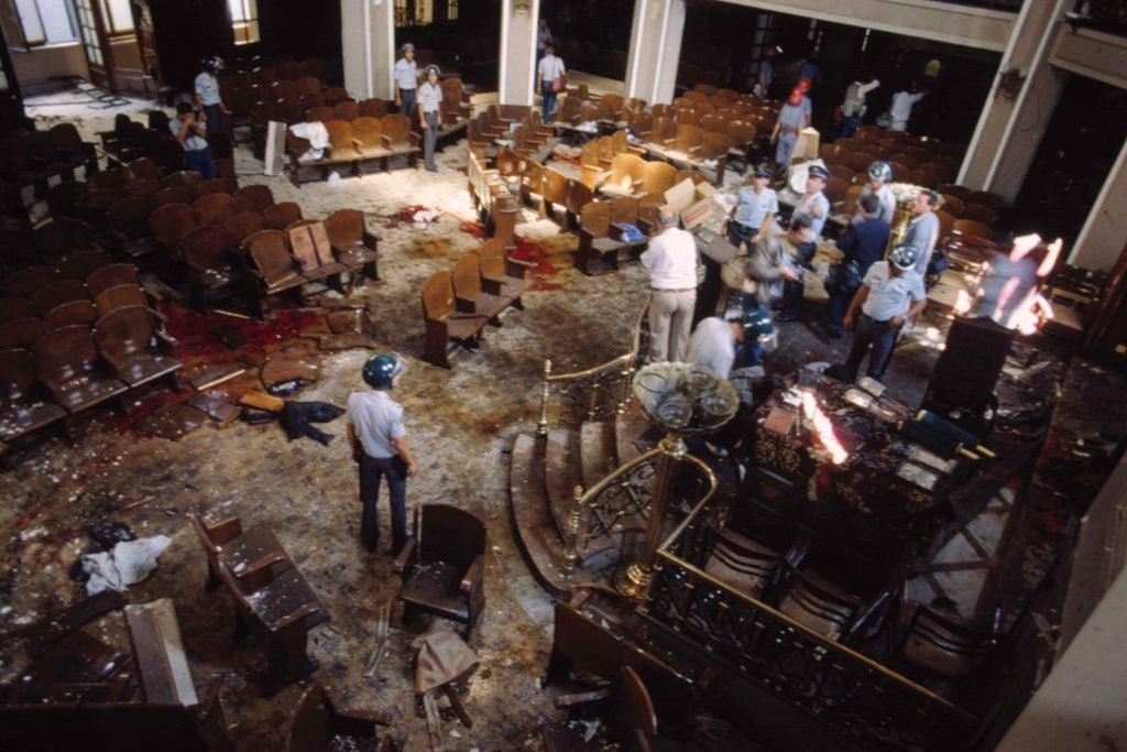 A twin suicide bombing claimed by Islamic Jihad kills 22 people at the Neve Shalom synagogue in Istanbul in 1986. 